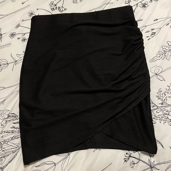 Black Tulip Mini Skirt from Forever 21 - Picture 1 of 2